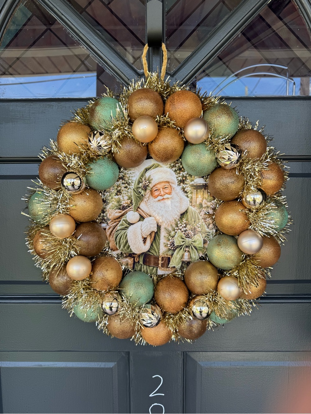 Festive Santa Holiday Wreath in Green and Gold